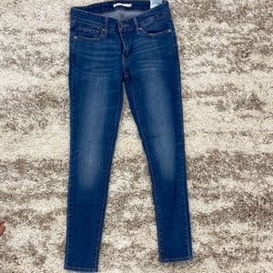 711 Skinny Jeans. Levi. Size 25